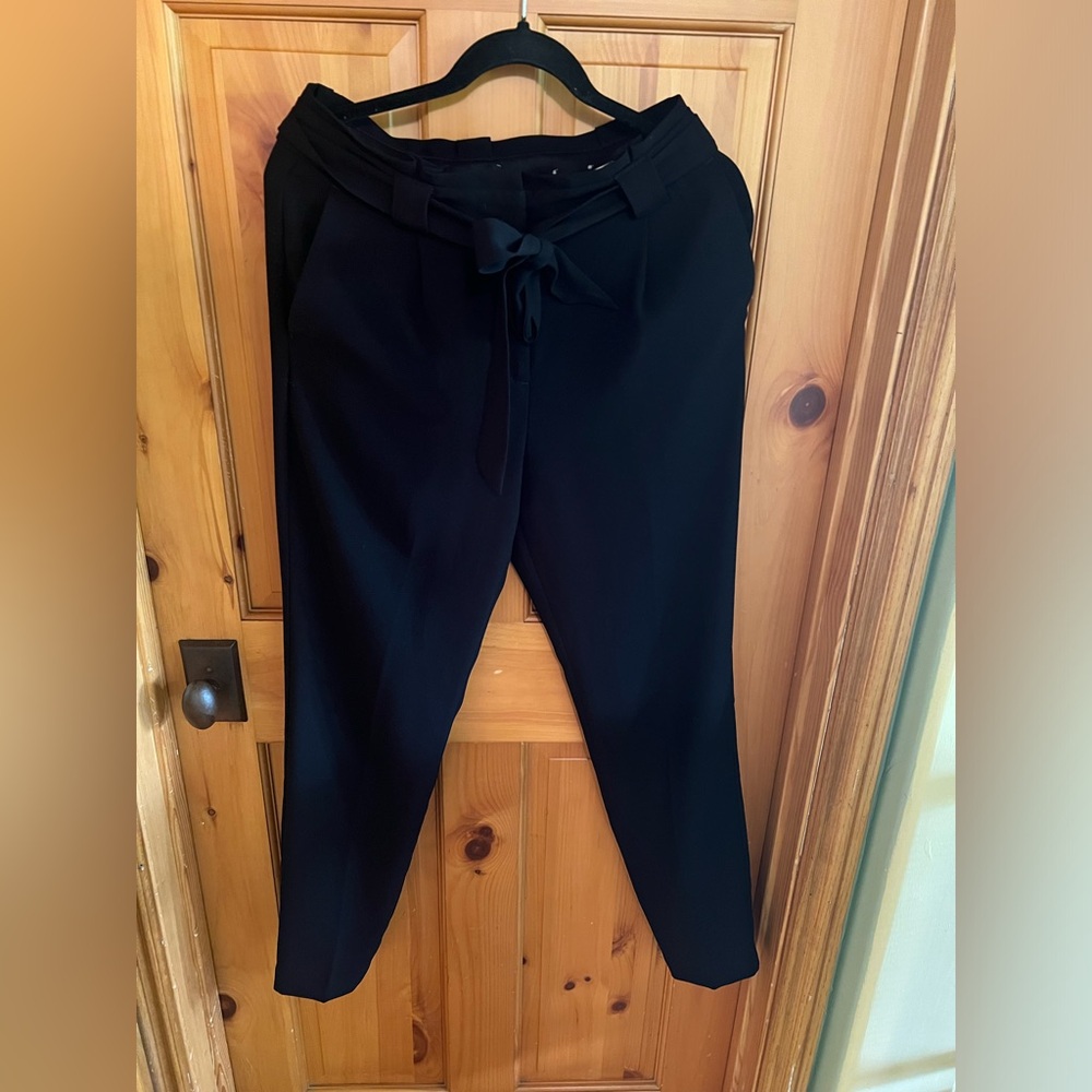Size 6 high rise ankle pants by Express. Excellent condition! ☺️